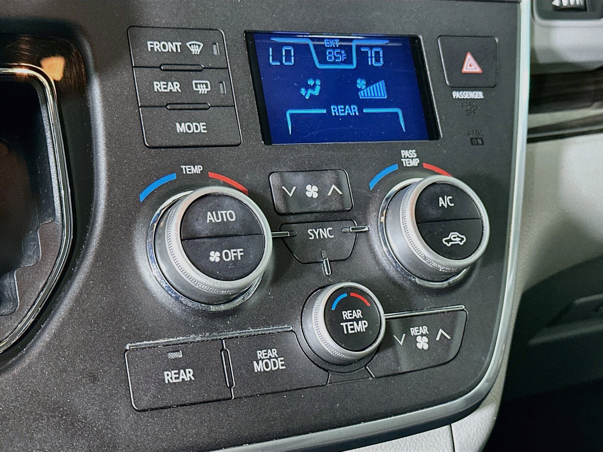 Used 2016 Toyota Sienna XLE w/ XLE Navigation Package FWD image 23