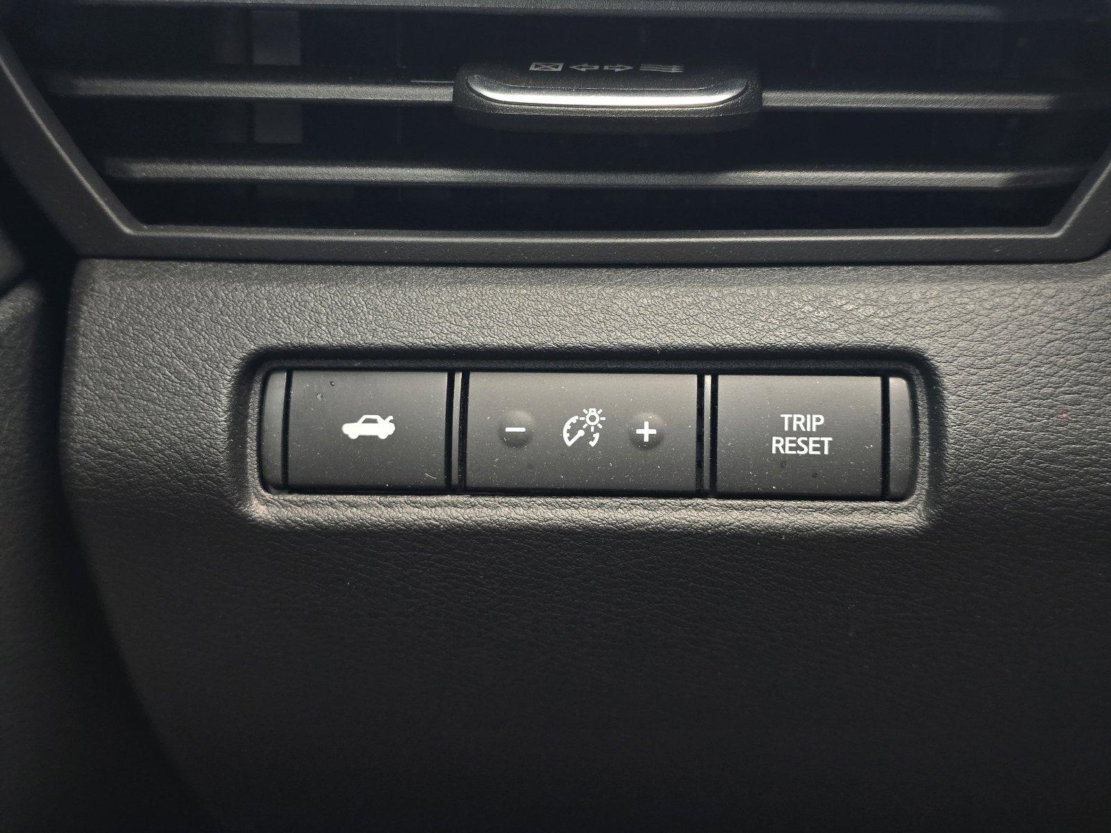 Used 2025 Nissan Altima 2.5 SV FWD image 21