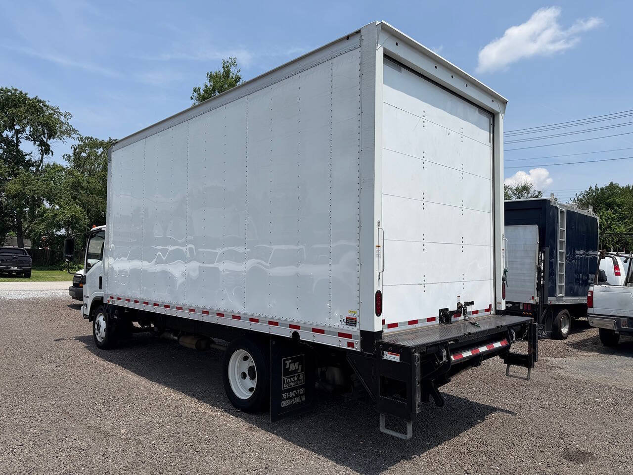 Used 2021 Isuzu NPR RWD image 3