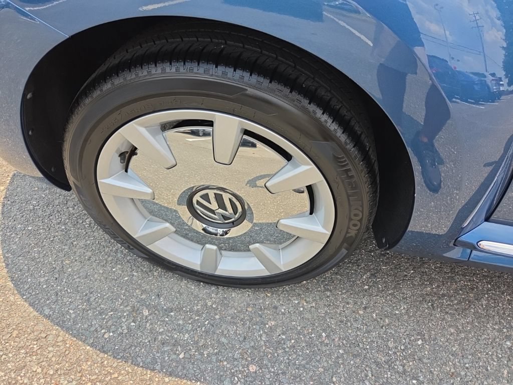 Used 2018 Volkswagen Beetle 2.0T SE FWD image 16
