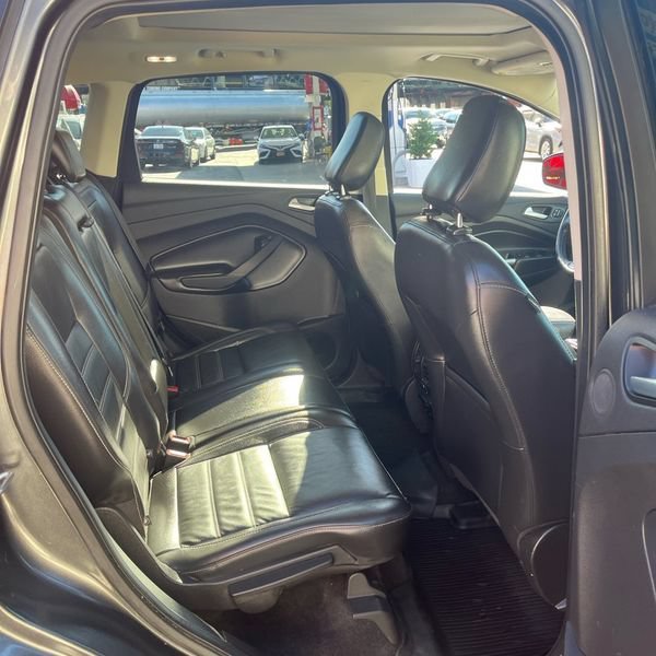 Used 2018 Ford Escape Titanium w/ Ford Safe & Smart Package AWD/4WD image 18