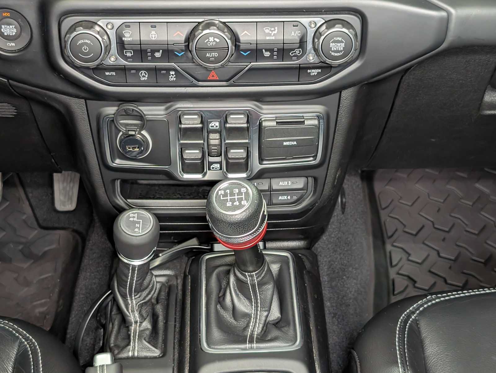 Used 2019 Jeep Wrangler Unlimited Sahara AWD/4WD image 23