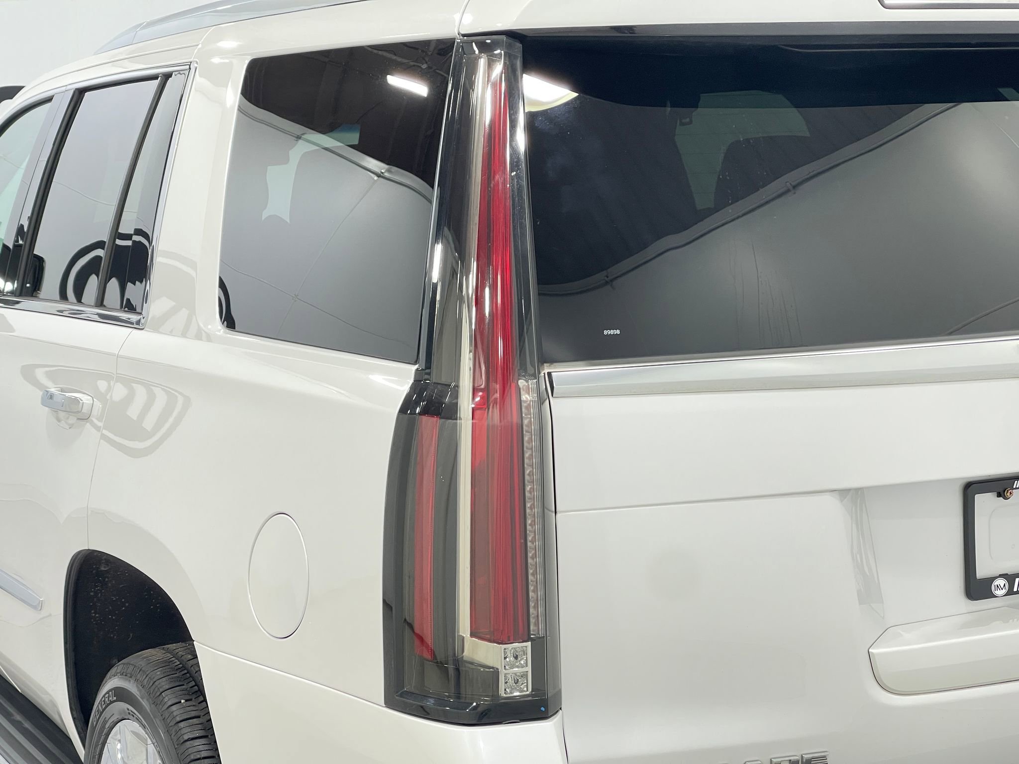 Used 2018 Cadillac Escalade Luxury w/ LPO, Radiant Package image 38