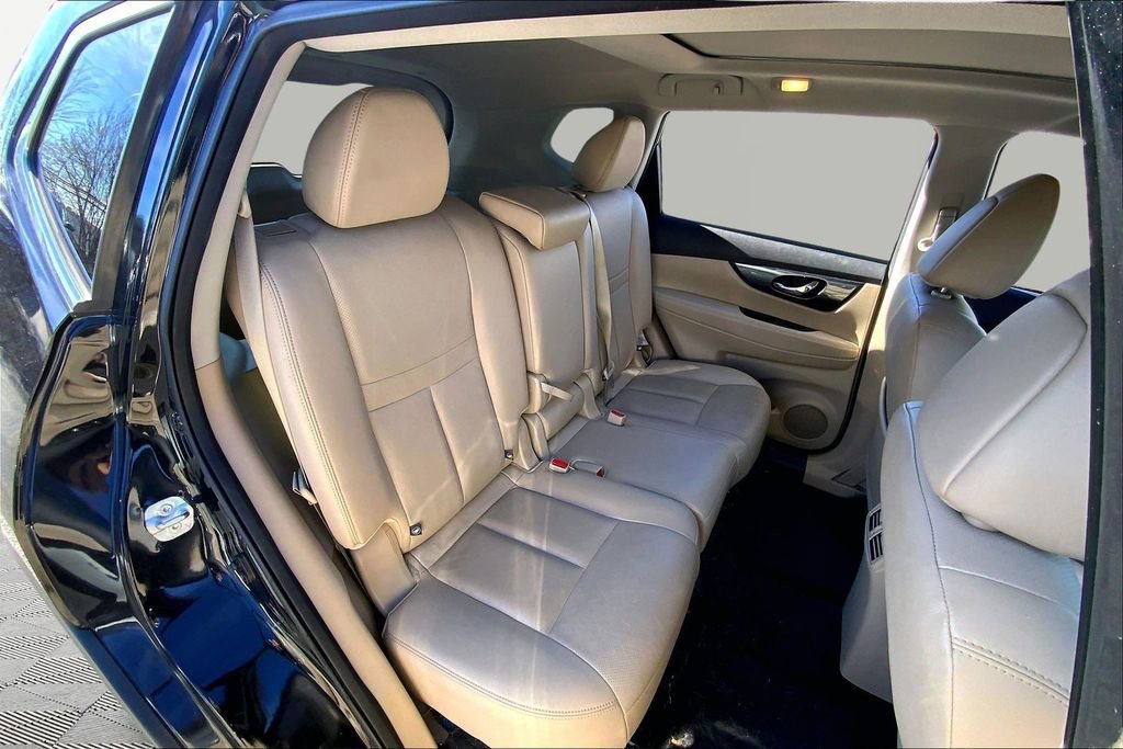 Used 2016 Nissan Rogue SL w/ SL Premium Package image 17