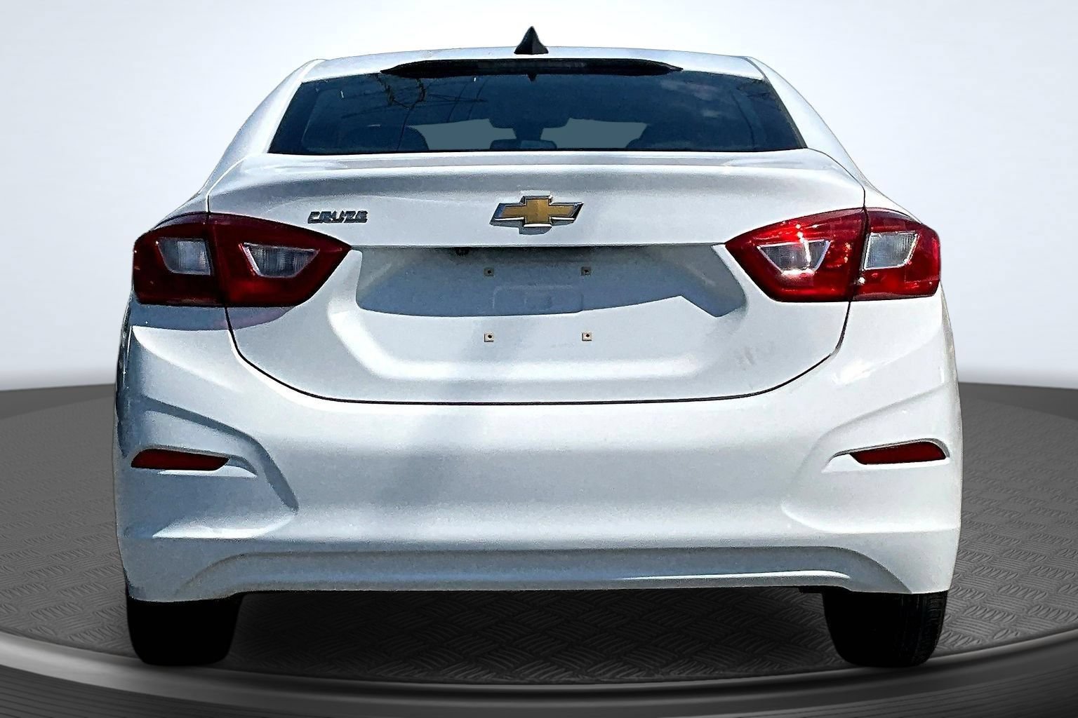 Used 2018 Chevrolet Cruze LS FWD image 4