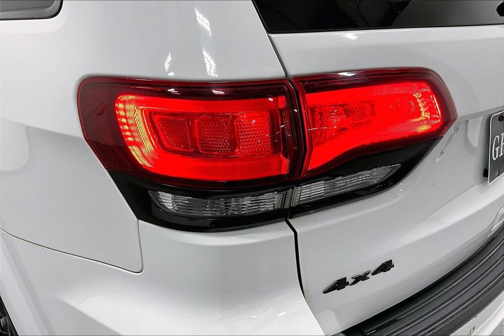 Used 2020 Jeep Grand Cherokee Altitude AWD/4WD image 34