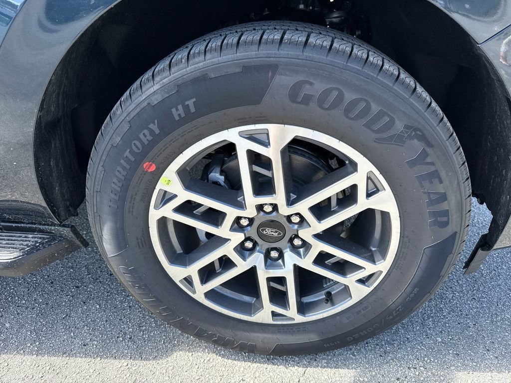 New 2026 Ford Expedition Active image 11