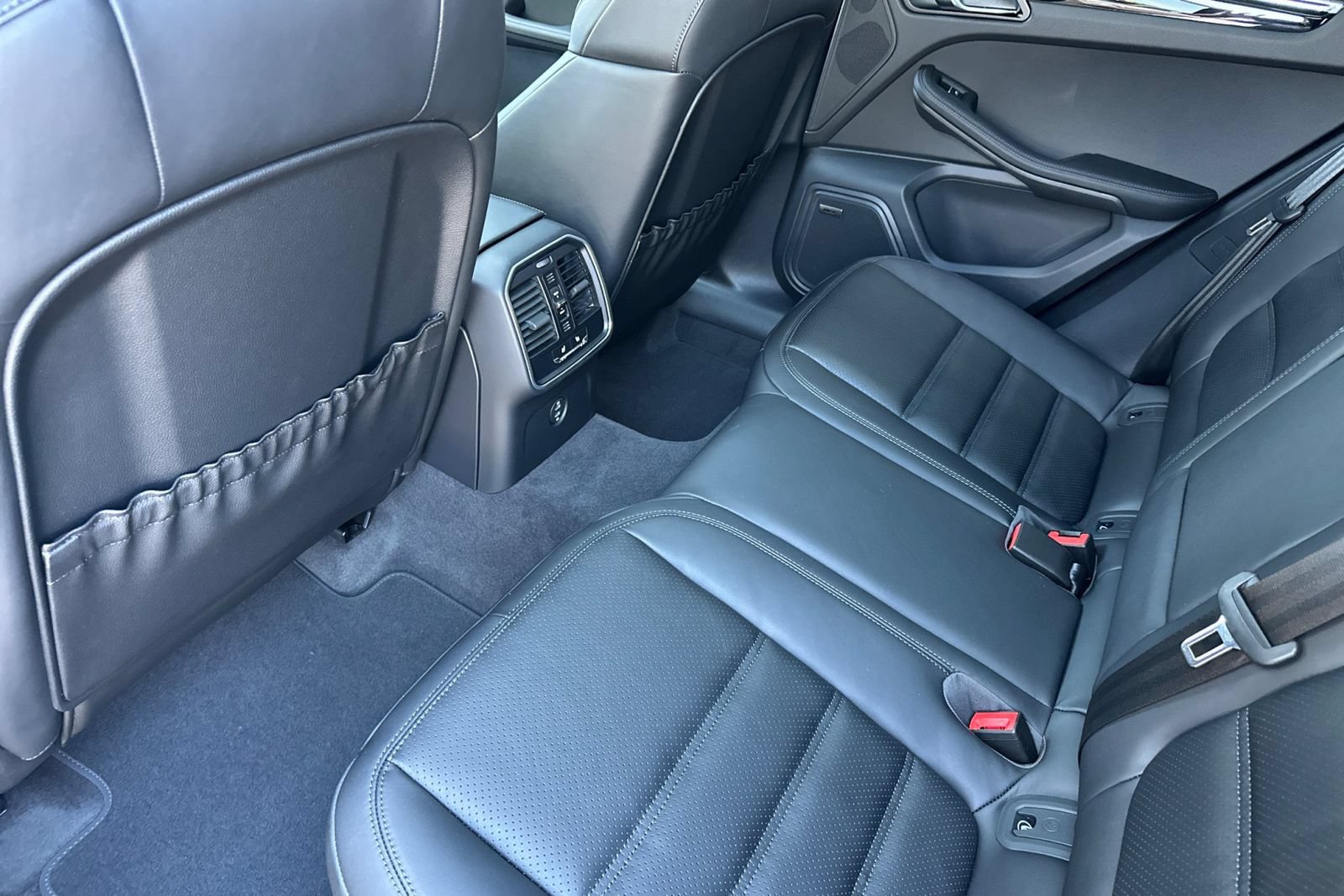 New 2026 Porsche Macan AWD/4WD image 15