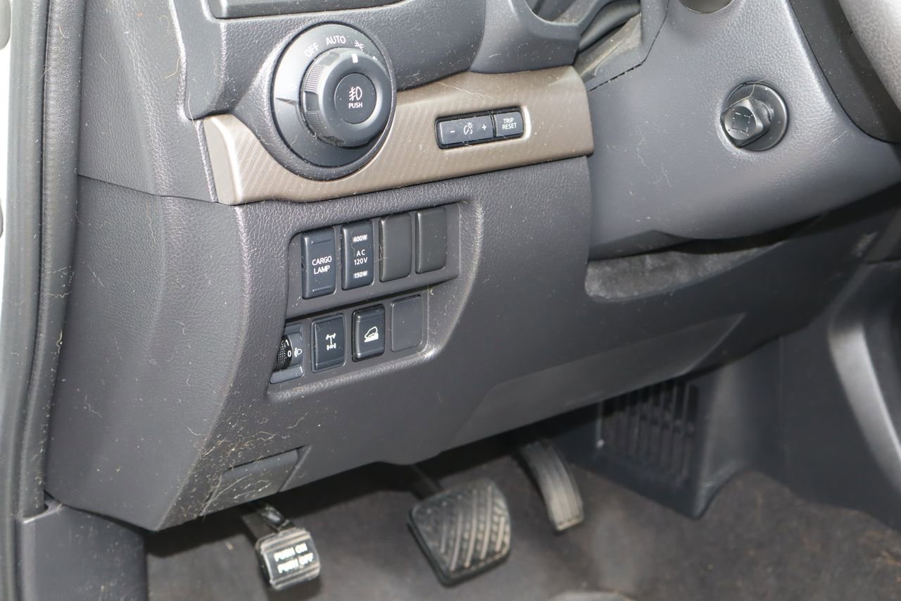 Used 2024 Nissan Titan PRO-4X w/ Pro-4x Convenience Package image 25