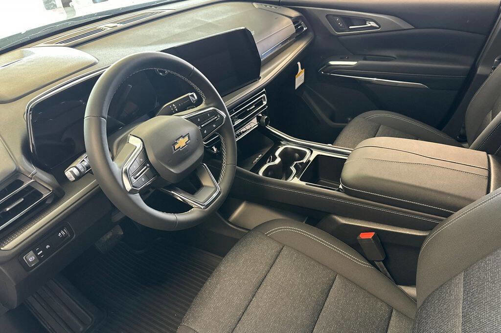 New 2026 Chevrolet Traverse LT w/ Sun and Wheel Package image 9