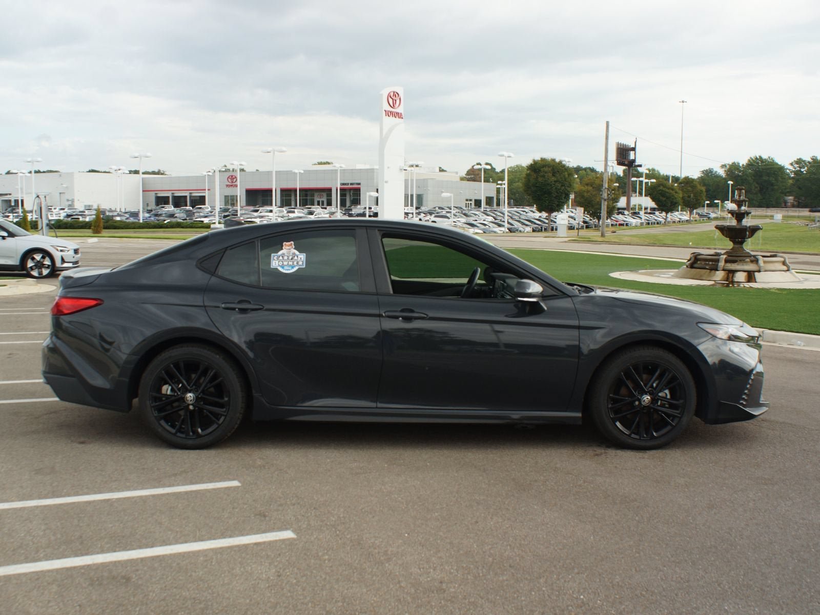 Used 2025 Toyota Camry SE w/ Convenience Package FWD image 20