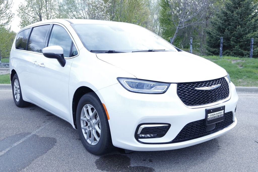 Certified 2023 Chrysler Pacifica Touring-L FWD image 10