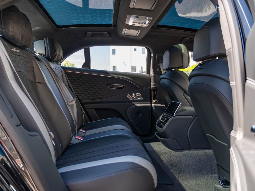 Used 2025 Bentley Flying Spur Plug-In Hybrid AWD/4WD image 37