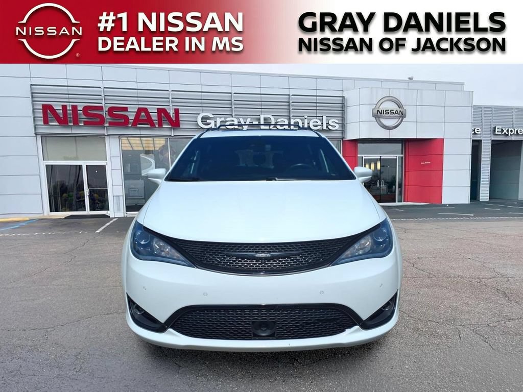 Used 2020 Chrysler Pacifica Touring-L Plus FWD image 2