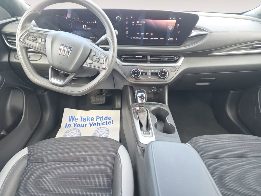 Used 2024 Buick Envista Preferred w/ Advanced Safety Package image 10