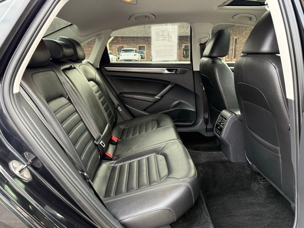 Used 2017 Volkswagen Passat 1.8T SEL Premium image 21