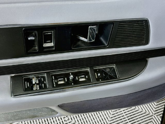 Used 1990 Buick Reatta Coupe FWD image 17