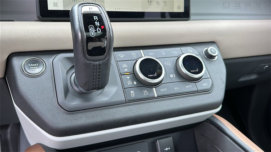 Certified 2023 Land Rover Defender 110 X-Dynamic SE image 19