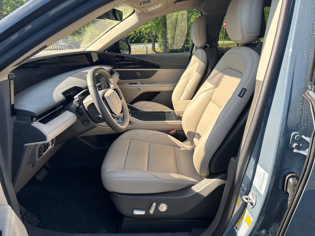 Used 2025 Lincoln Nautilus Premier AWD/4WD image 24