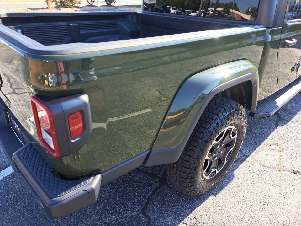 Used 2023 Jeep Gladiator Sport AWD/4WD image 23