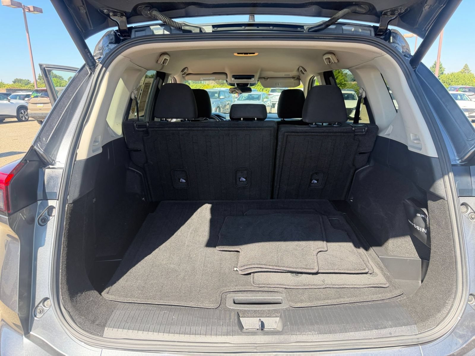 Used 2025 Nissan Rogue SV AWD/4WD image 33