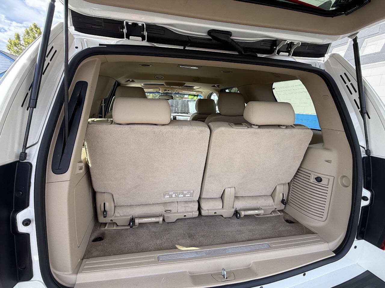 Used 2014 Cadillac Escalade Luxury AWD/4WD image 24