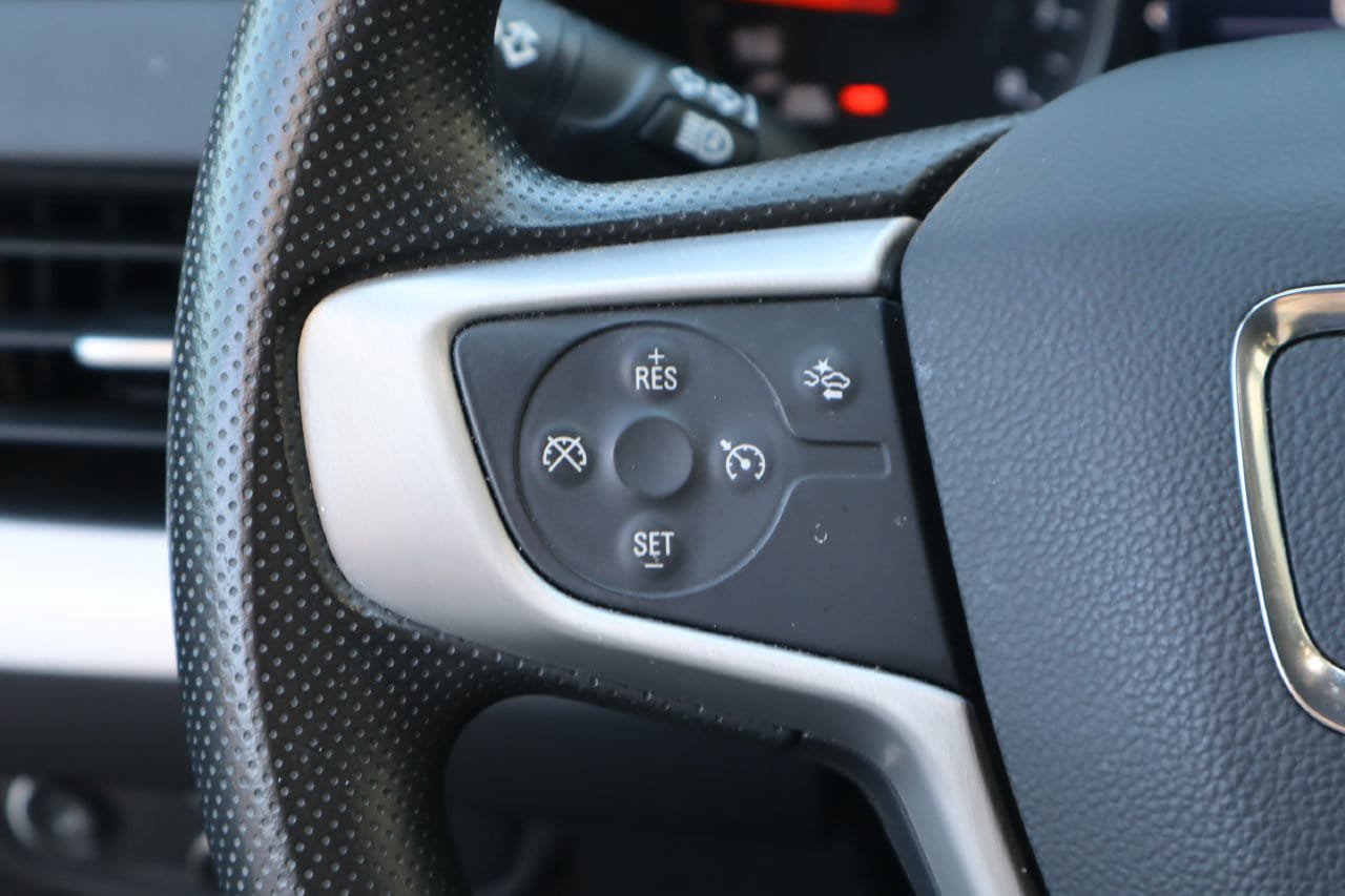 Used 2024 GMC Terrain SLE FWD image 12