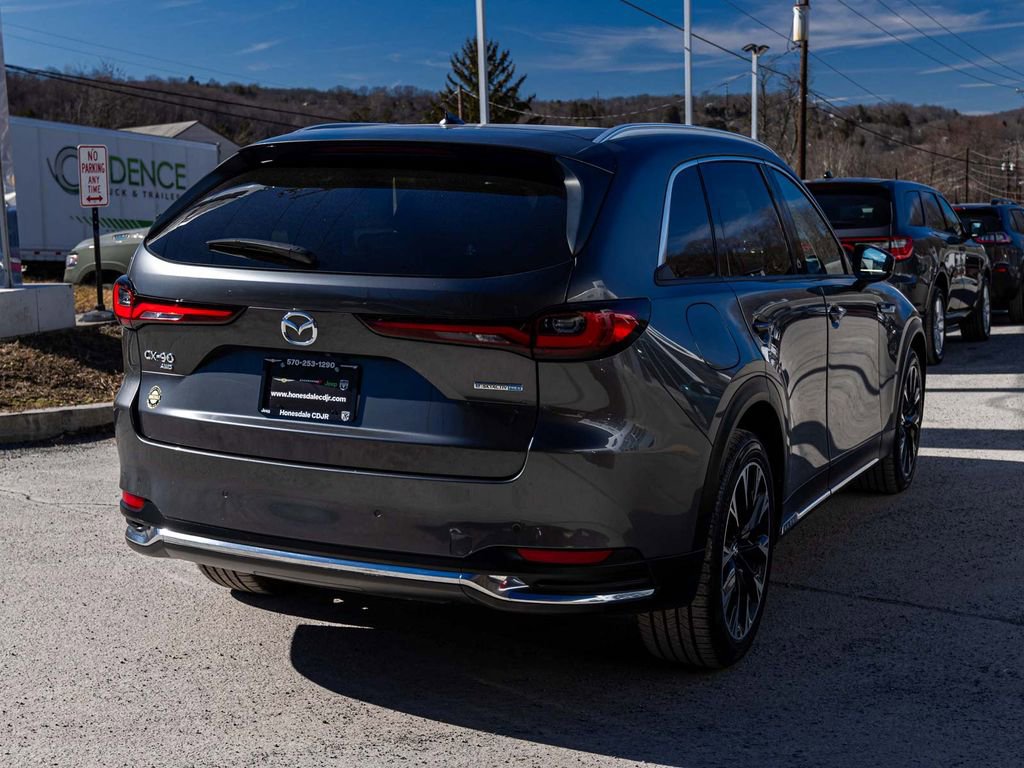 Used 2024 MAZDA CX-90 Plug-In Hybrid w/ Premium Pkg image 4