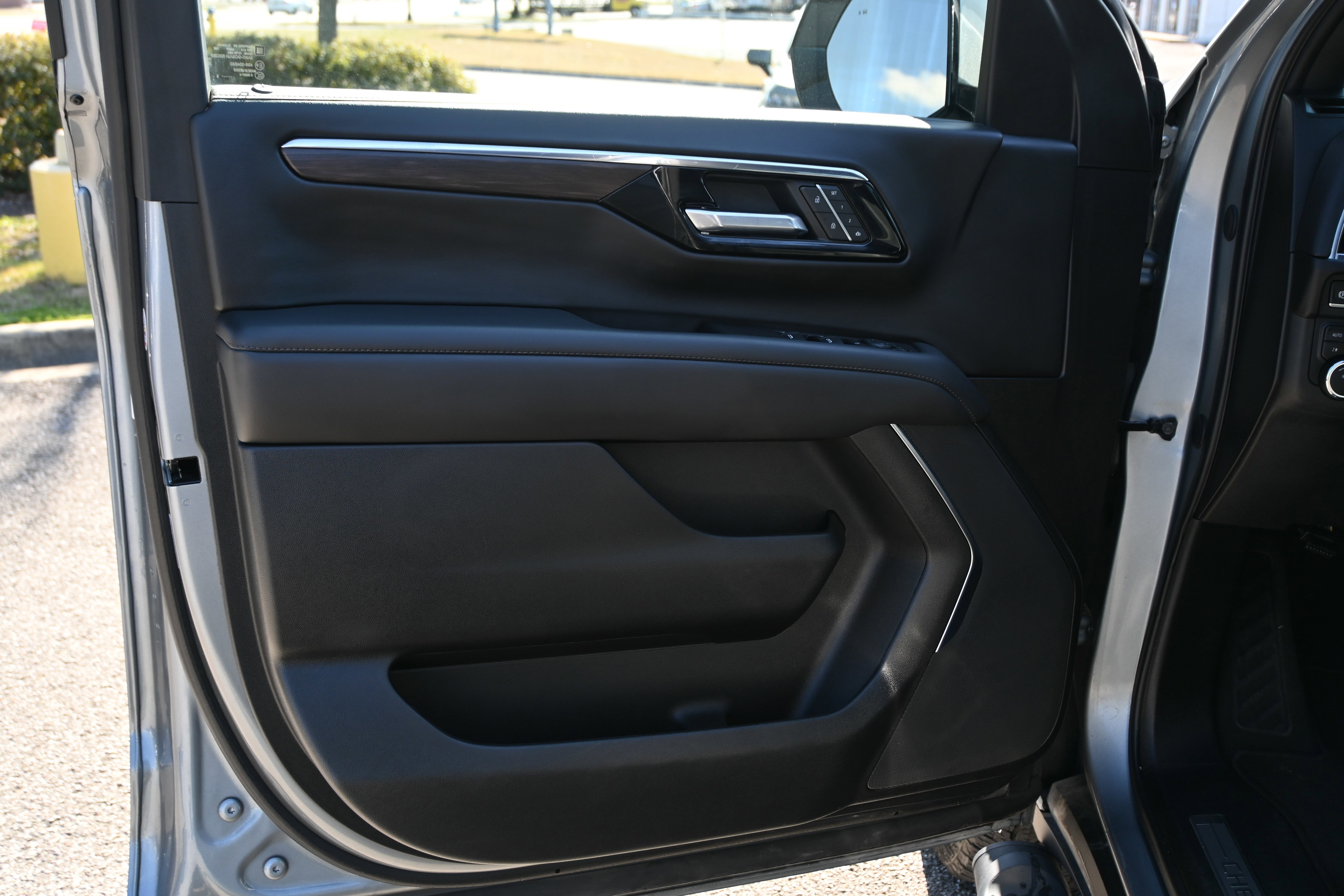 Certified 2025 Chevrolet Tahoe Z71 AWD/4WD image 30