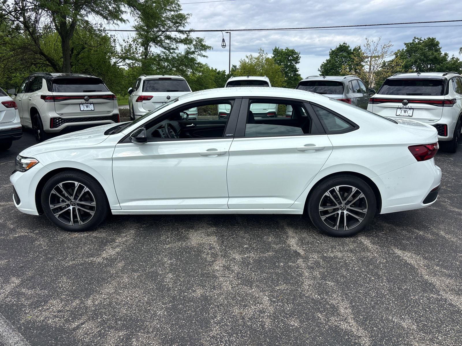 Used 2024 Volkswagen Jetta Sport FWD image 8