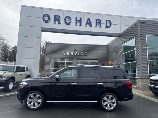 Used 2024 Ford Expedition Platinum image 2
