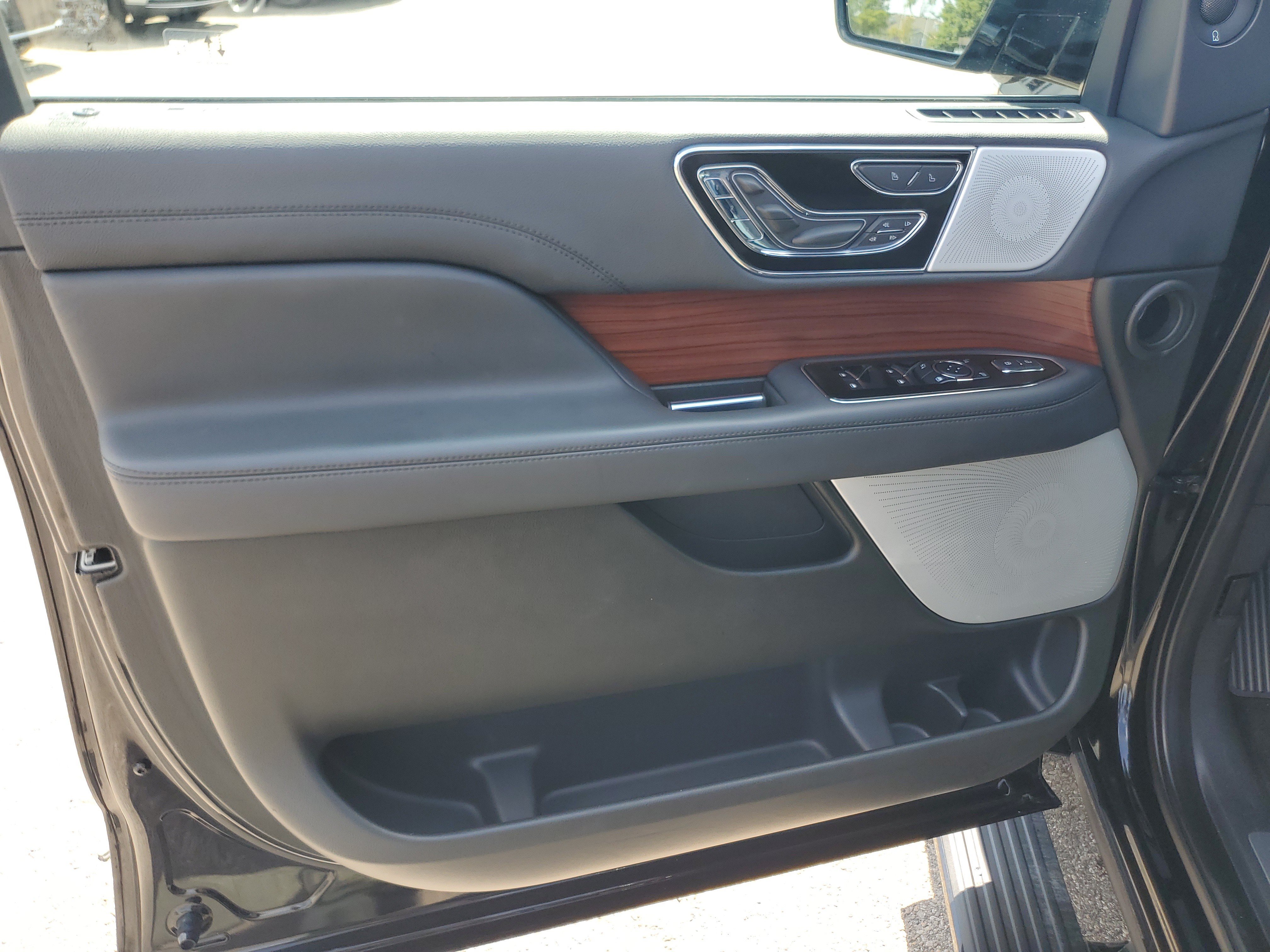 Certified 2023 Lincoln Navigator Reserve AWD/4WD image 10