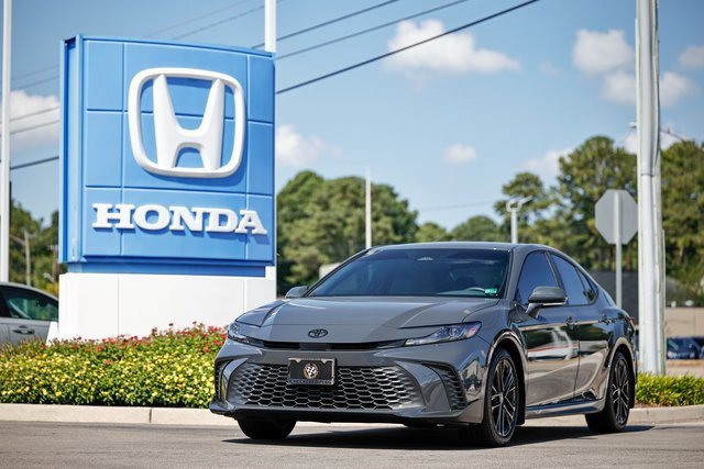 Used 2025 Toyota Camry SE