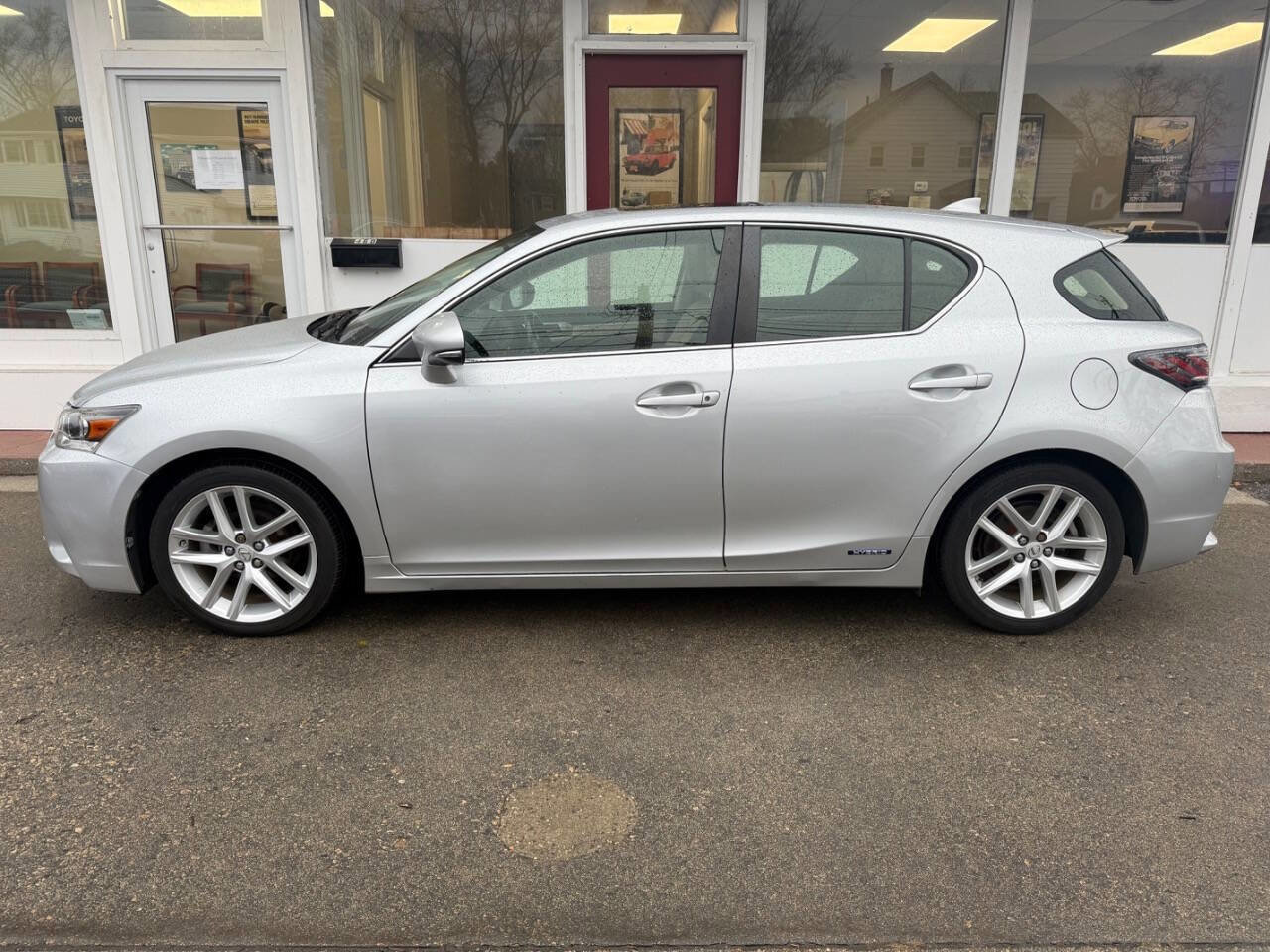 Used 2014 Lexus CT 200h w/ Seat Comfort Package FWD image 1