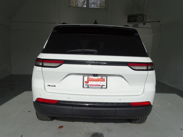 Certified 2023 Jeep Grand Cherokee Altitude AWD/4WD image 21