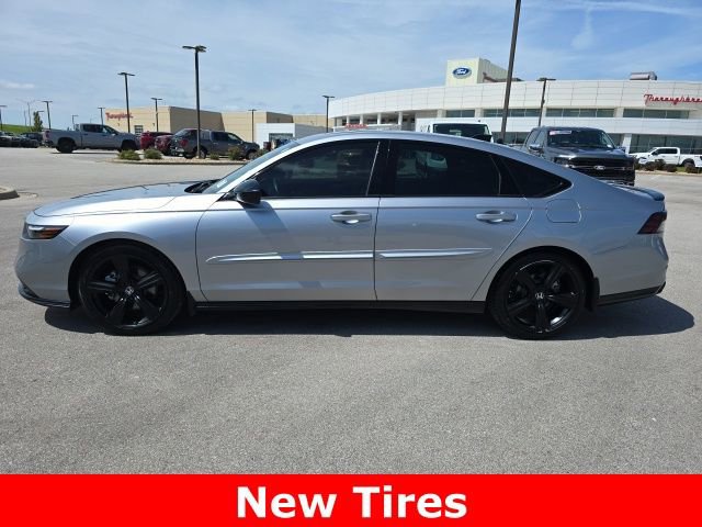 Used 2023 Honda Accord Sport image 2