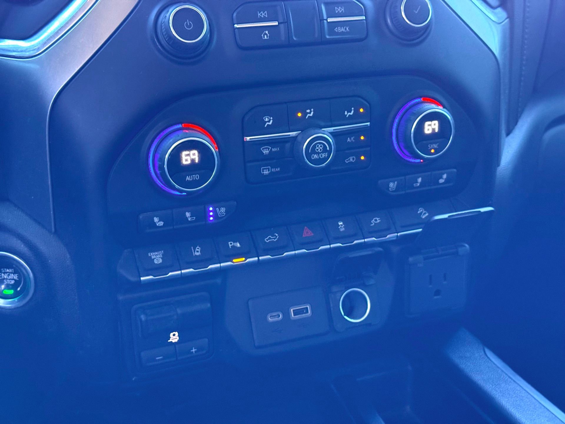 Used 2022 Chevrolet Silverado 2500 LTZ w/ LTZ Plus Package image 29