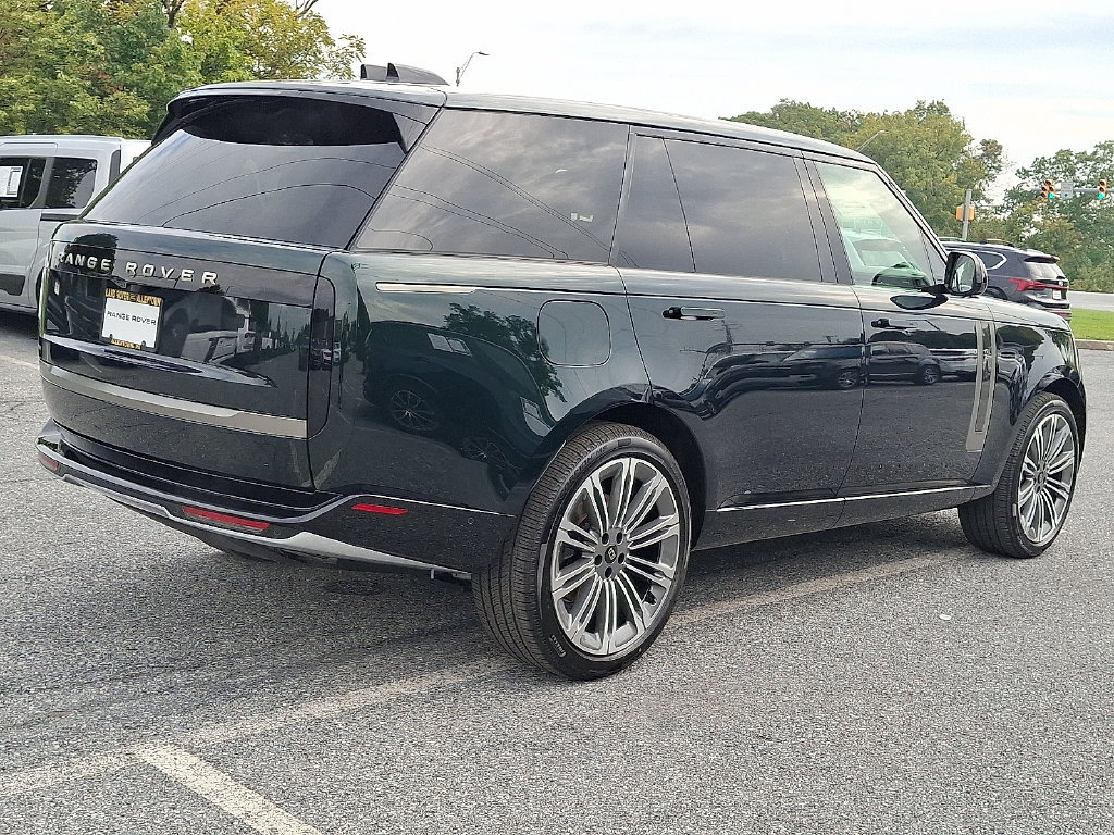 New 2027 Land Rover Range Rover Long Wheelbase SE AWD/4WD image 3