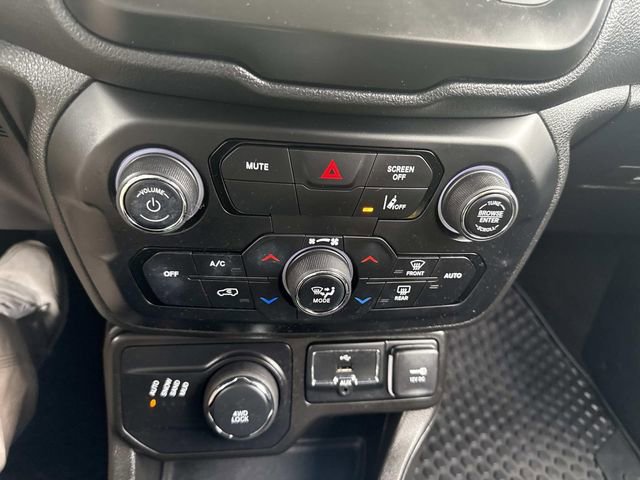 Used 2021 Jeep Renegade Latitude w/ Convenience Group image 27