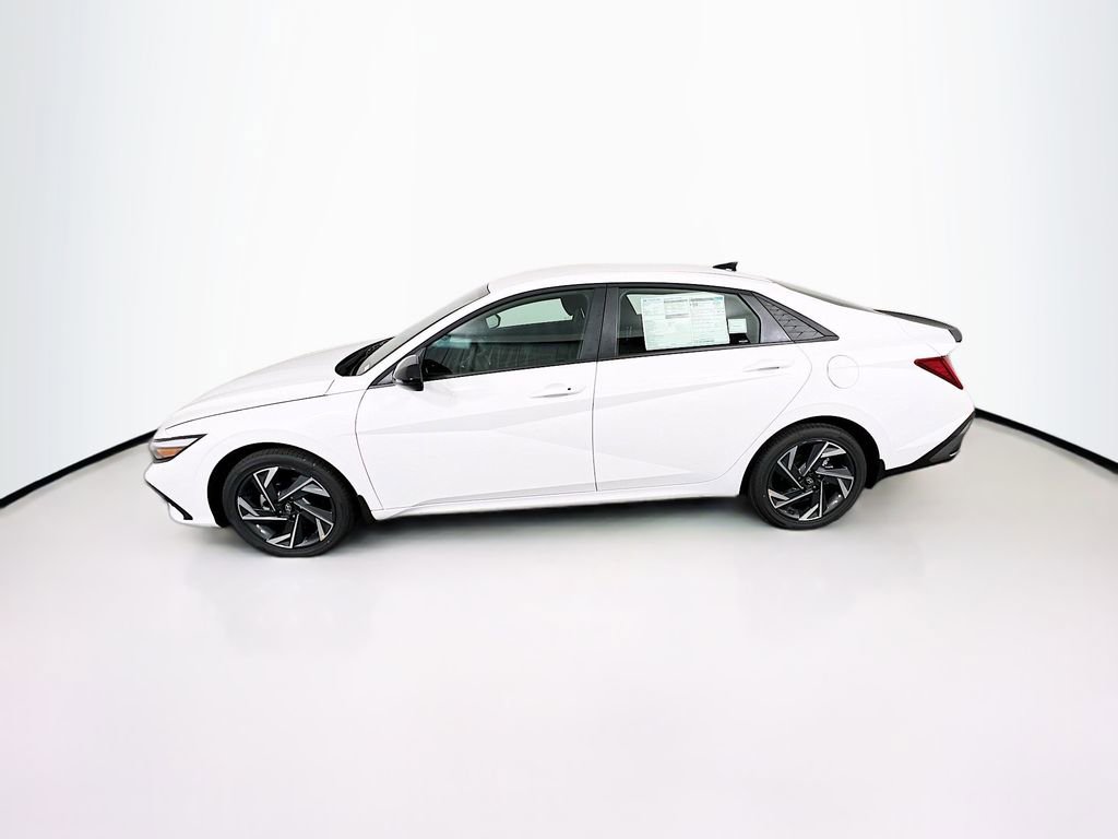 New 2025 Hyundai Elantra SEL image 4