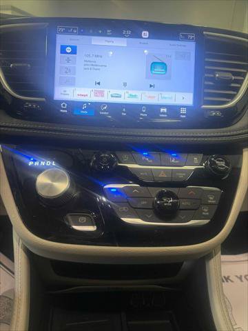 Certified 2021 Chrysler Pacifica Limited AWD/4WD image 32