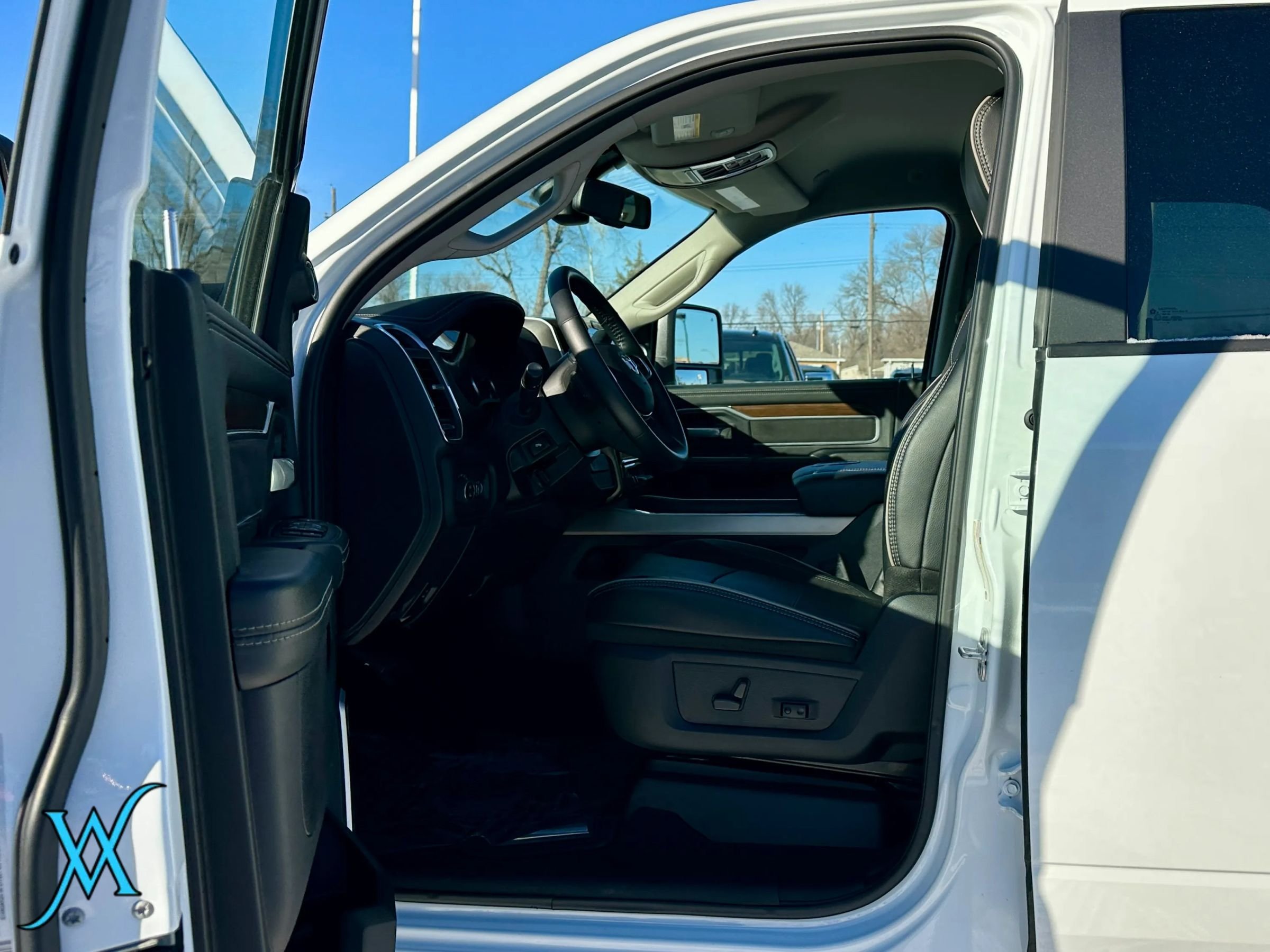Used 2024 RAM 2500 Laramie AWD/4WD image 17