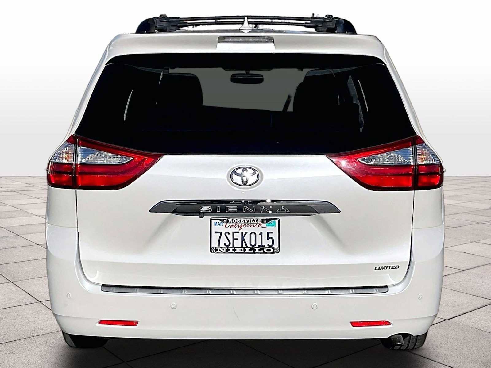 Used 2016 Toyota Sienna Limited FWD image 7