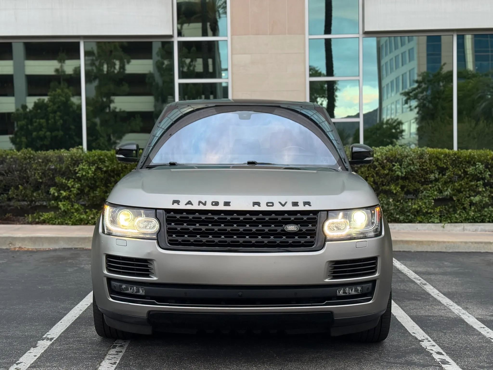 Used 2017 Land Rover Range Rover Supercharged AWD/4WD image 8