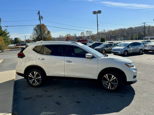Used 2019 Nissan Rogue SV w/ Premium Package image 4