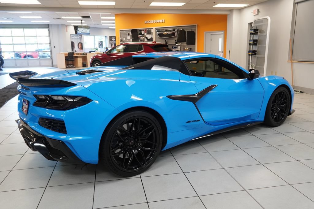 Used 2024 Chevrolet Corvette Z06 RWD image 11