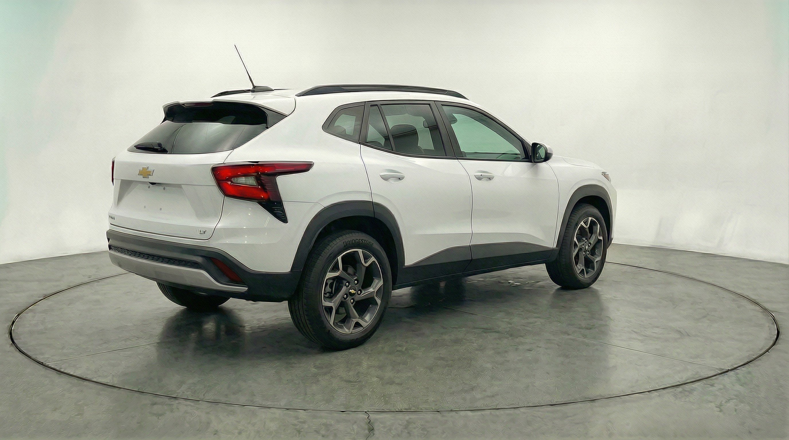 Used 2025 Chevrolet Trax LT FWD image 9