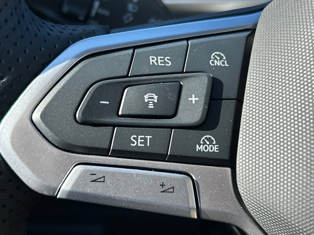 New 2026 Volkswagen Tiguan SE R-Line FWD image 28
