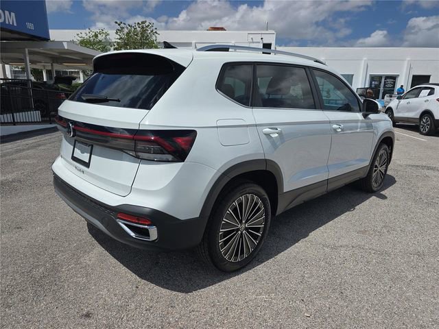 New 2026 Volkswagen Taos SE FWD image 3
