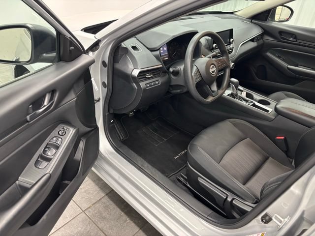 Used 2024 Nissan Altima 2.5 S FWD image 9